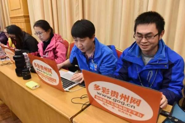 多彩贵州网内容中心主任季寅妮:全国两会于地方网站而言,无疑是更高水平的展示与练兵,地方特色、全国视野,如何突围?“多娃彩妞跑两会”,图文视频、VR全景、创意H5、漫画图解、专题集纳……精心烹制融媒体时代的网络新闻大餐。6